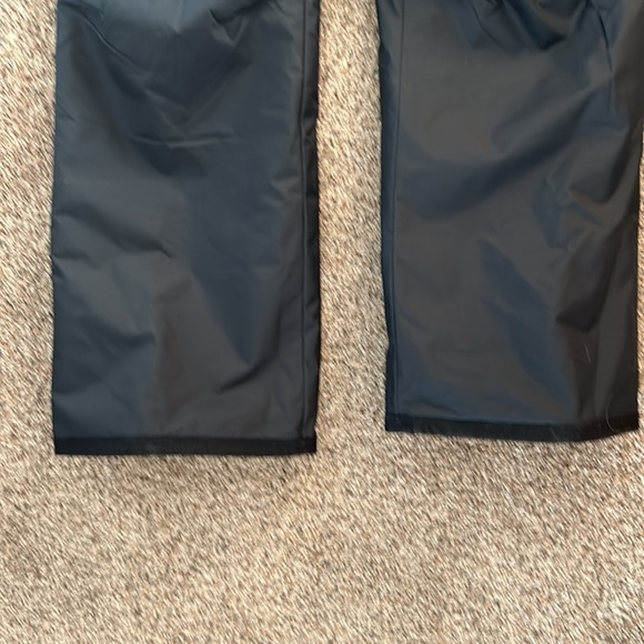 Obermeyer women’s ski pants. - Picture 4 of 11